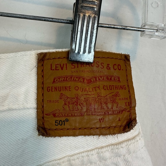 501 Levi's Frayed Denim Shorts- White - Picture 2 of 9